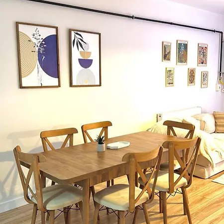 Cozy Flat Next To Museum アパート *